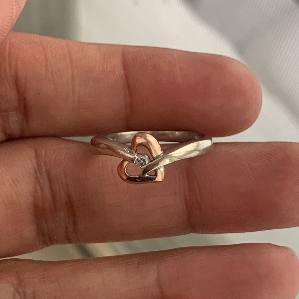 10k White Gold Diamond Heart Ring